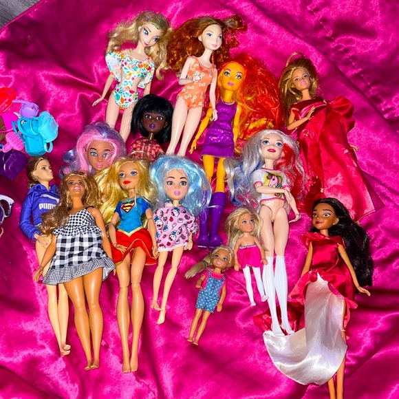 Barbie Accessories - Bundle of 14 Barbie Dolls 🩷